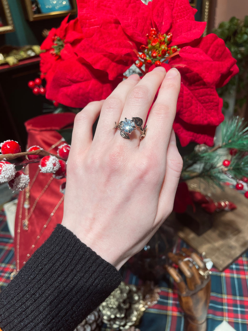 Anello ramo foglie con zircone