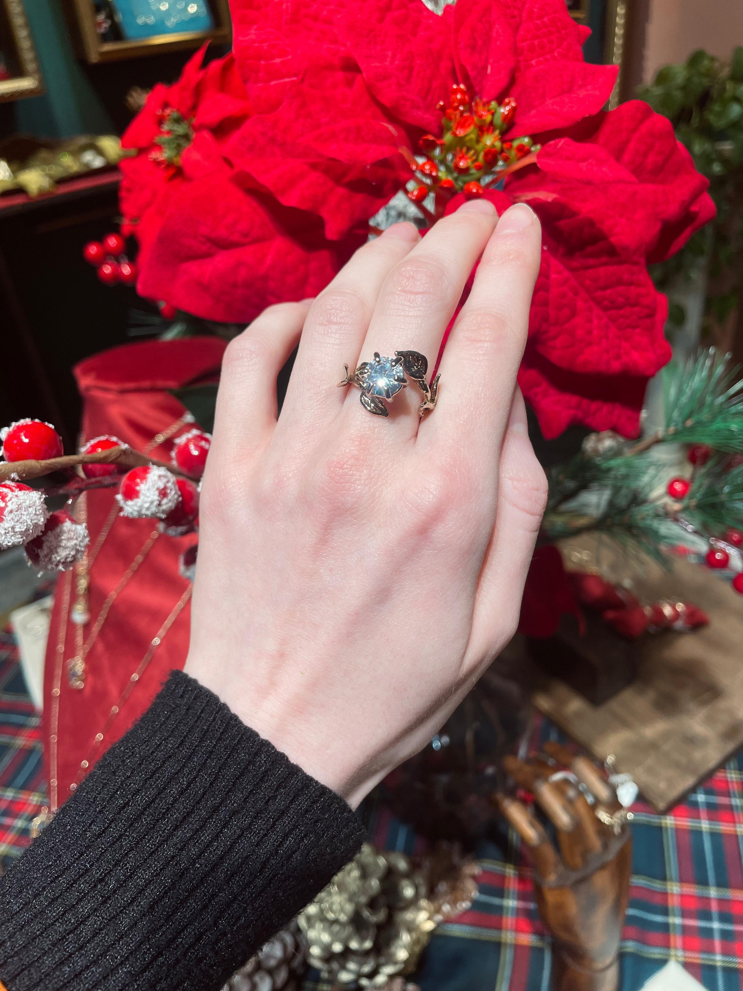 Anello ramo foglie con zircone